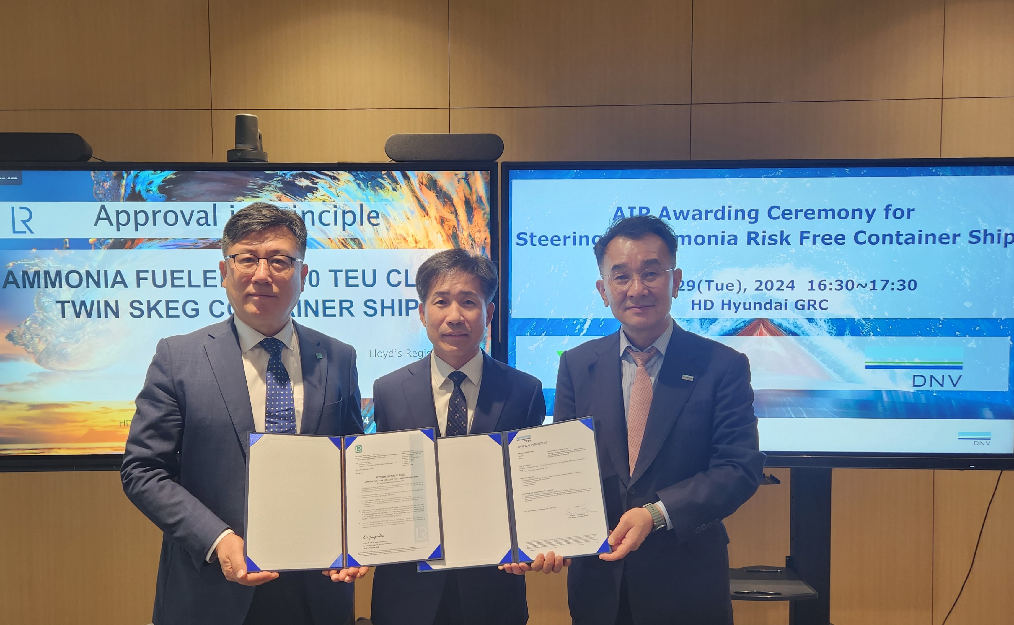 Award Ceremony (center_Jeon Seung-ho, CTO at HD Hyundai Heavy Industries).jpg