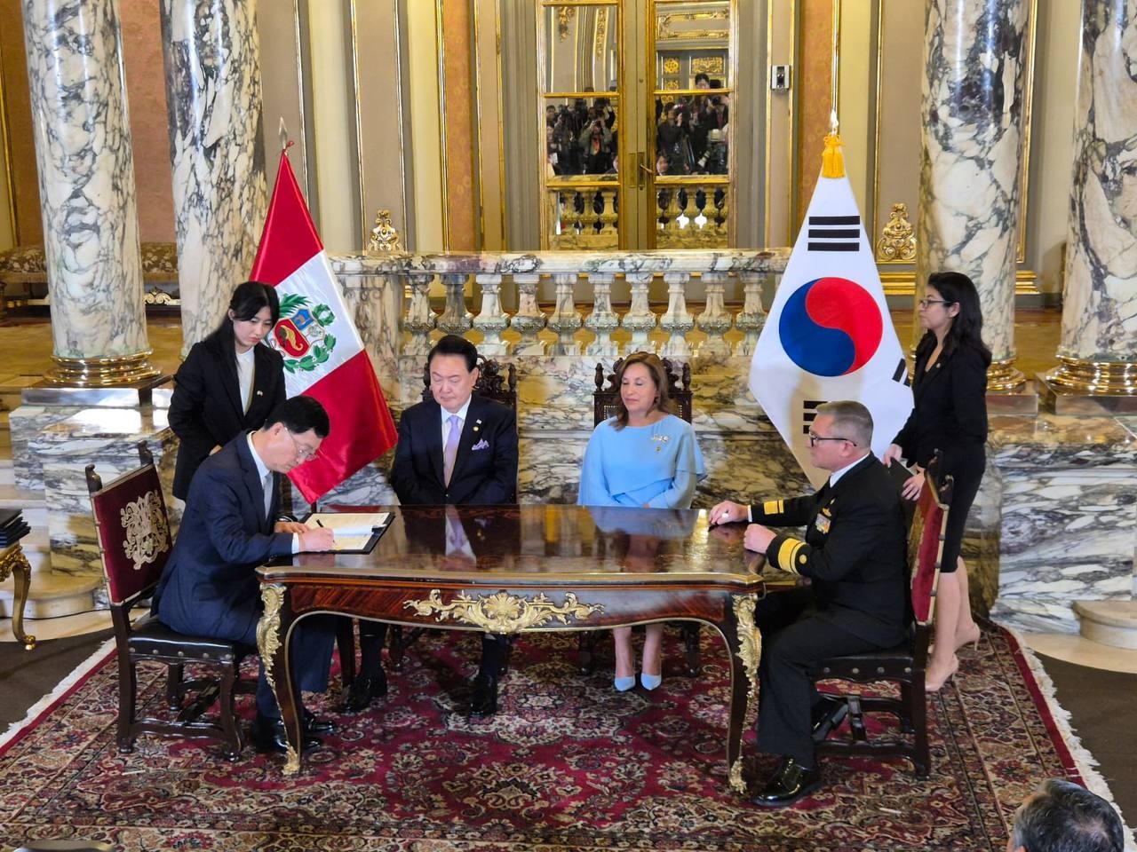 HD현대, 페루와 ‘팀 코리아’로 방산협력 확대.jpg