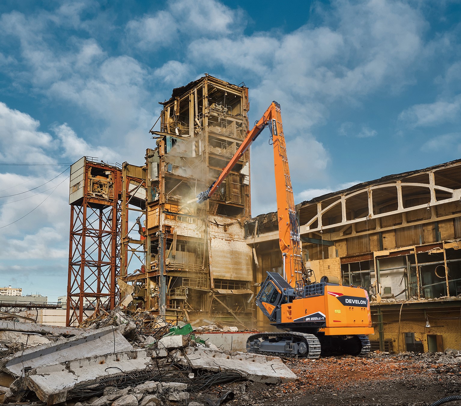 [HD Hyundai Infracore] The first delivery of DEVELON DX800LC-7 High Reach Demolition excavator
