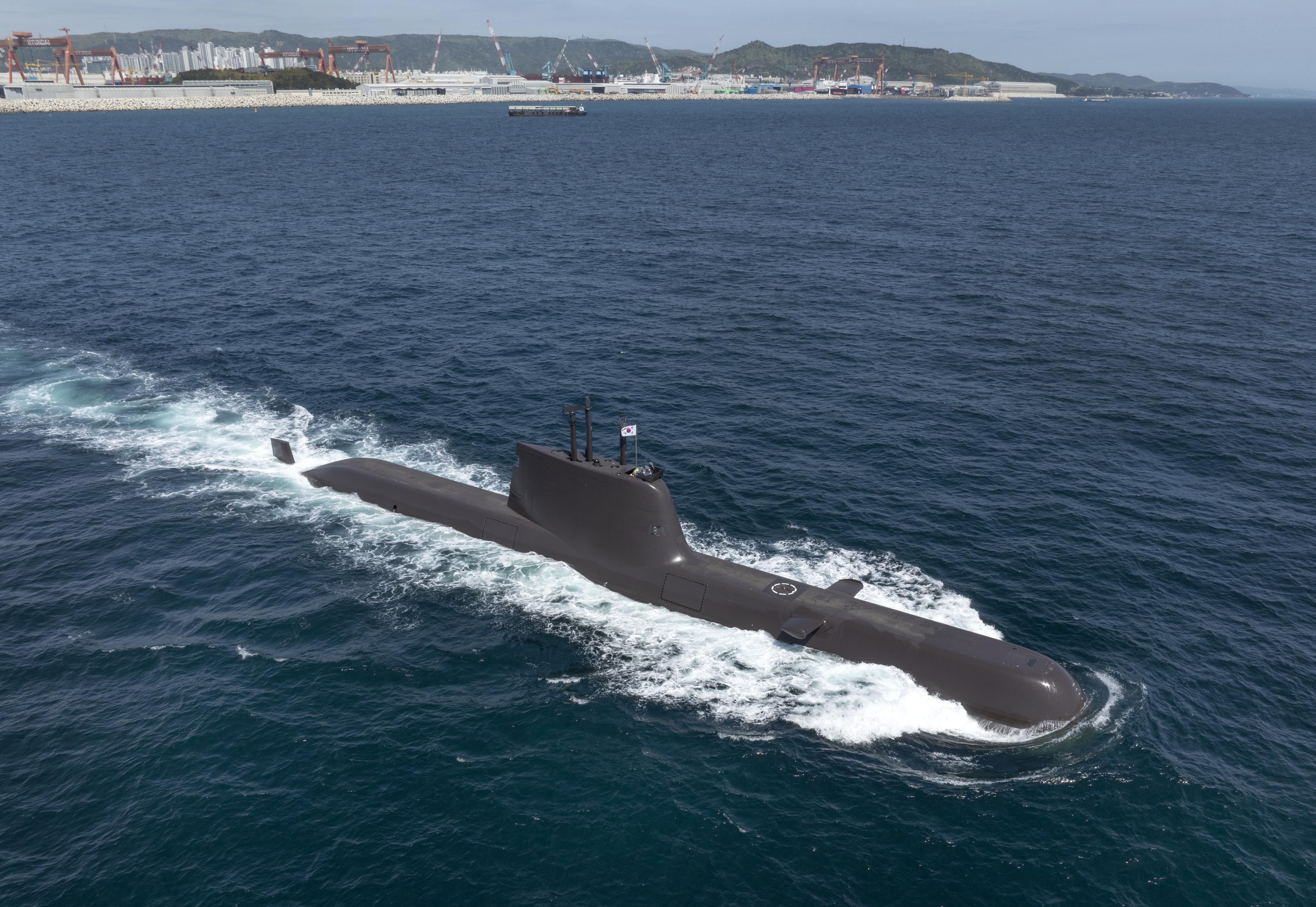 사진. HD현대중공업이 건조해 2016년 대한민국 해군에 인도한 장보고-Ⅱ(214급) 잠수함 ‘윤봉길함’의 시운전 모습.jpg