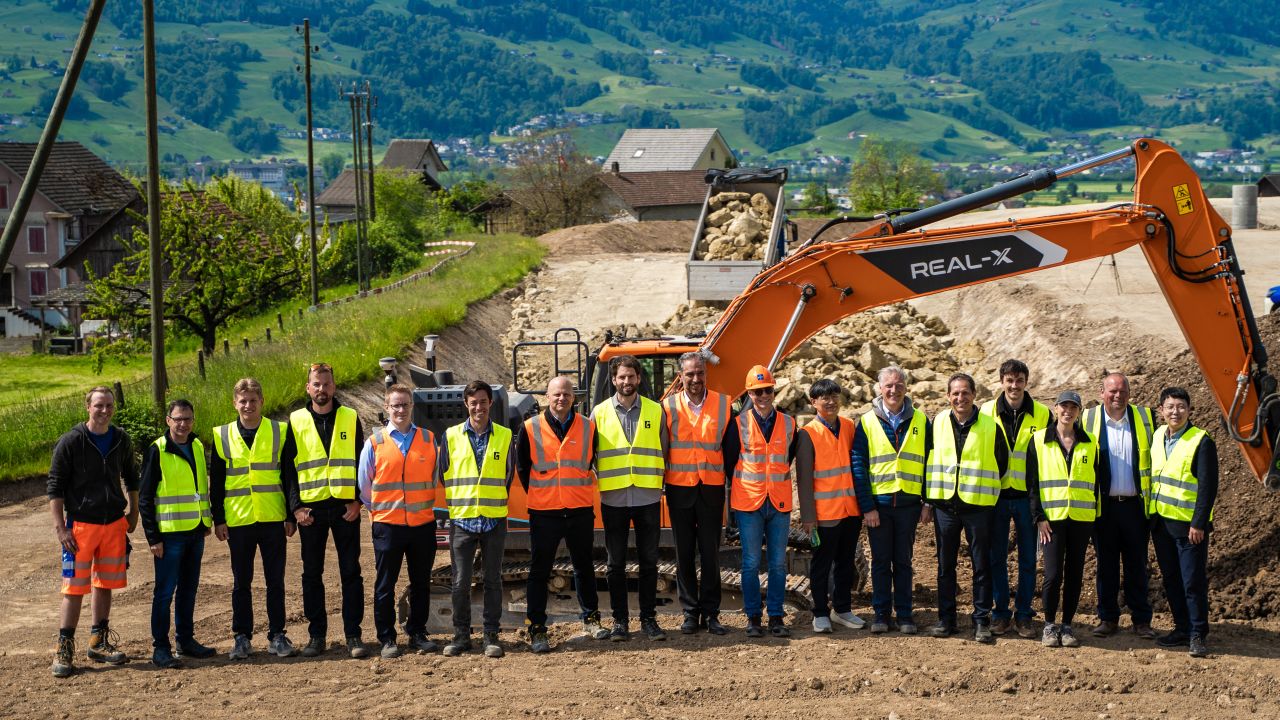 [HD Construction Equipment] Today we delivered a Gravis-equipped Develon DX225-7X to KIBAG, highlighting strong collaboration with partners across Europe.