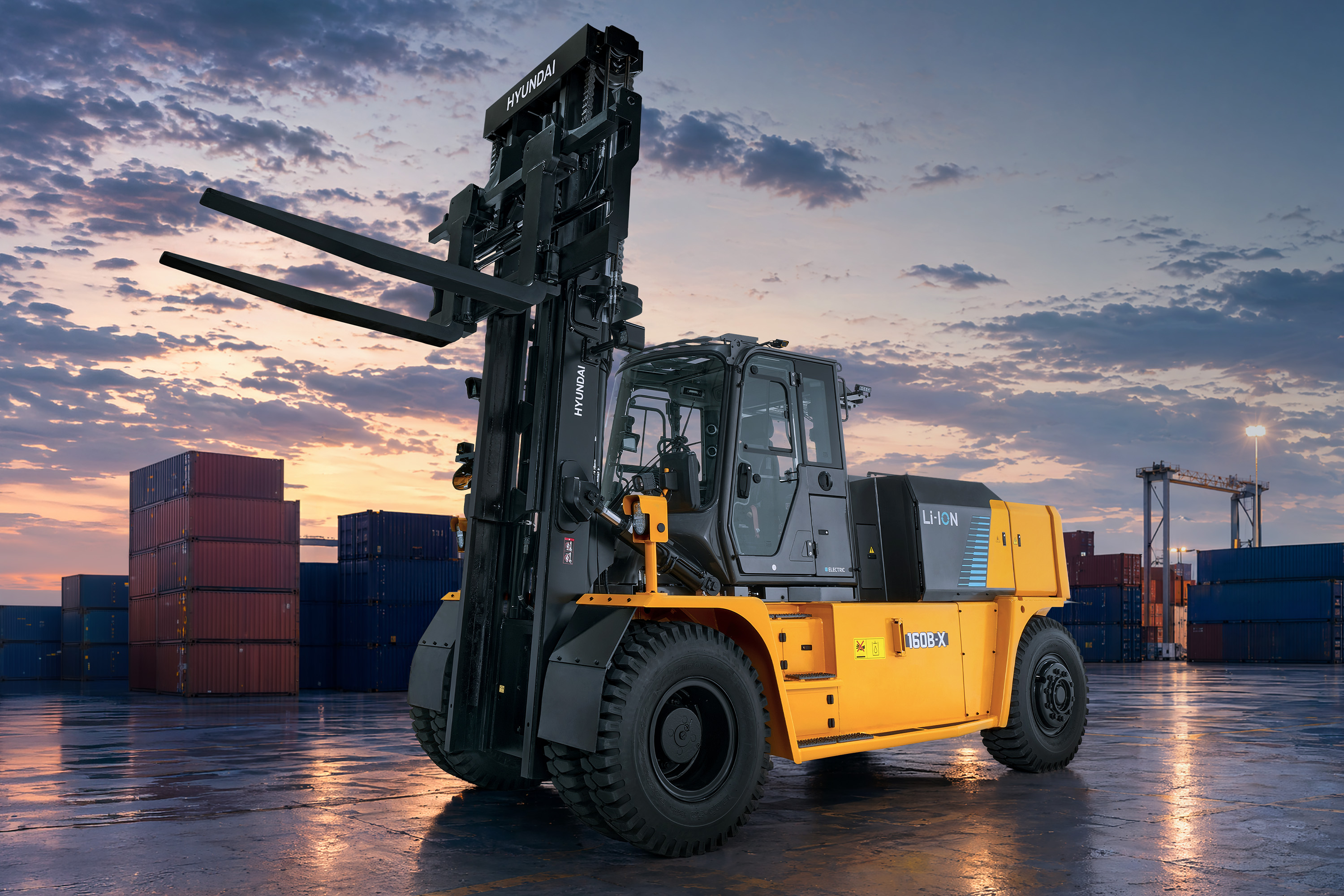 HD Hyundai XiteSolution Launches Korea&rsquo;s Largest 18-Ton Electric Forklift